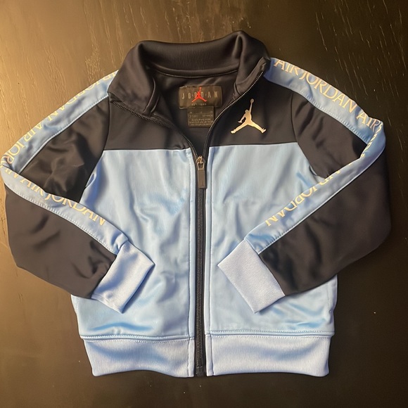 Jordan zip up sweater size 3T - Picture 2 of 5